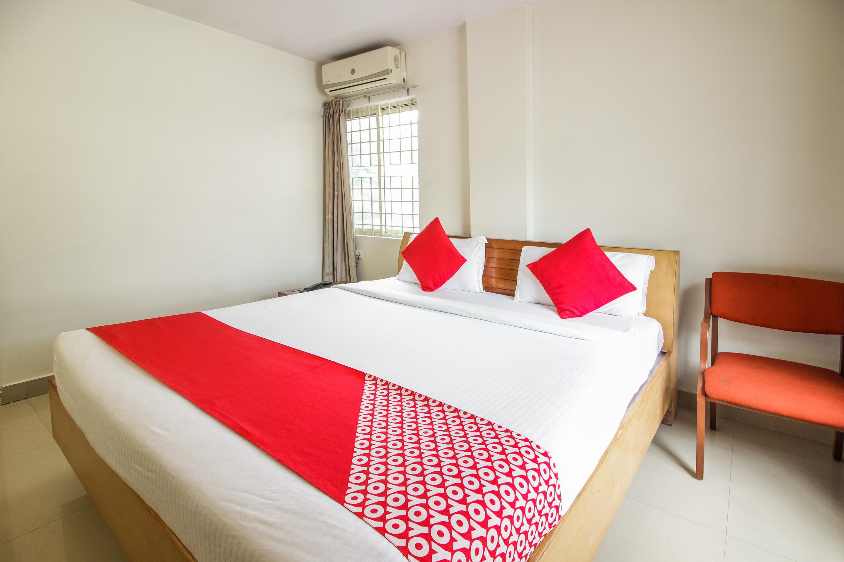 Hotel White Parrot Mysore Exteriör bild