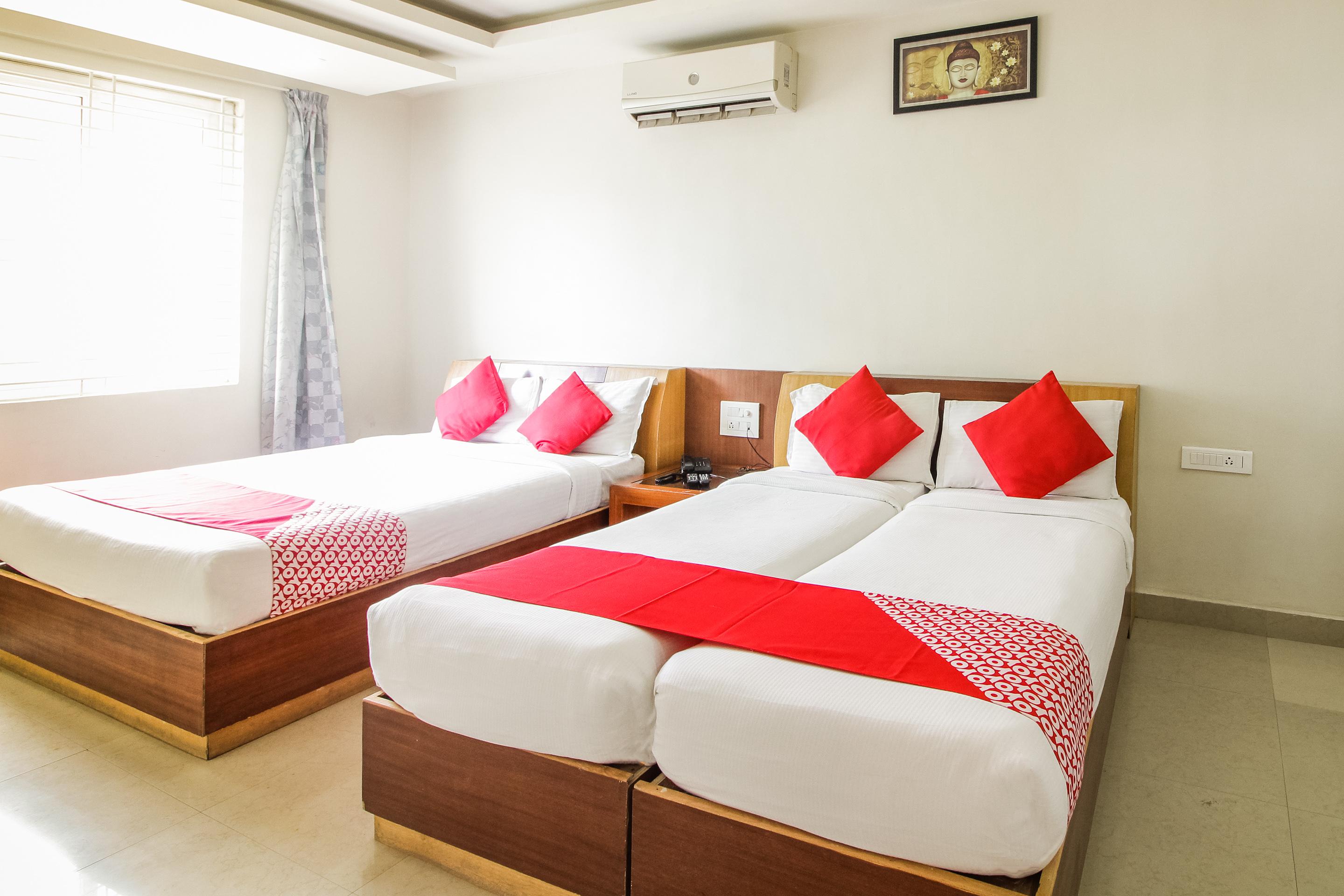 Hotel White Parrot Mysore Exteriör bild