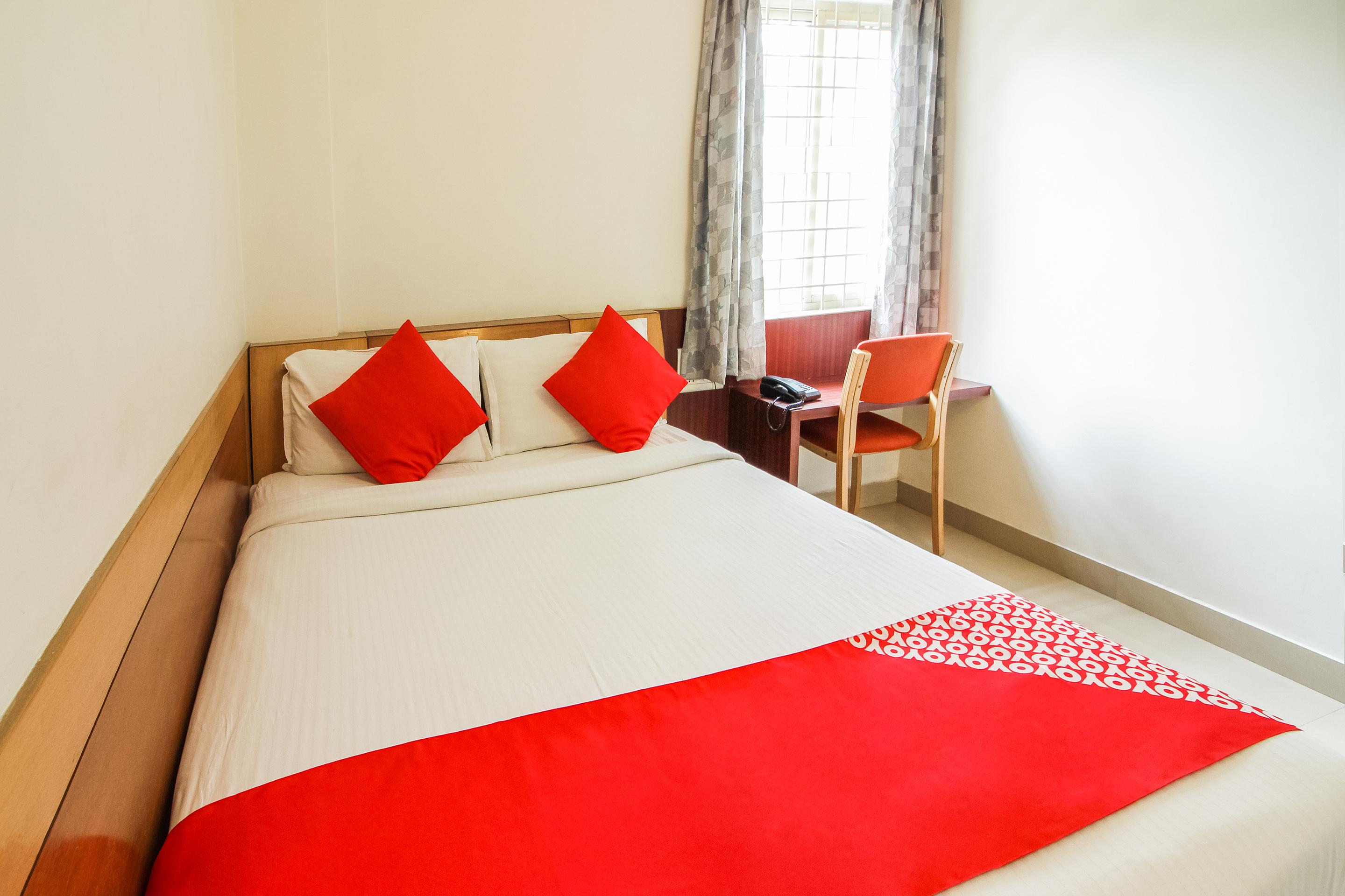 Hotel White Parrot Mysore Exteriör bild