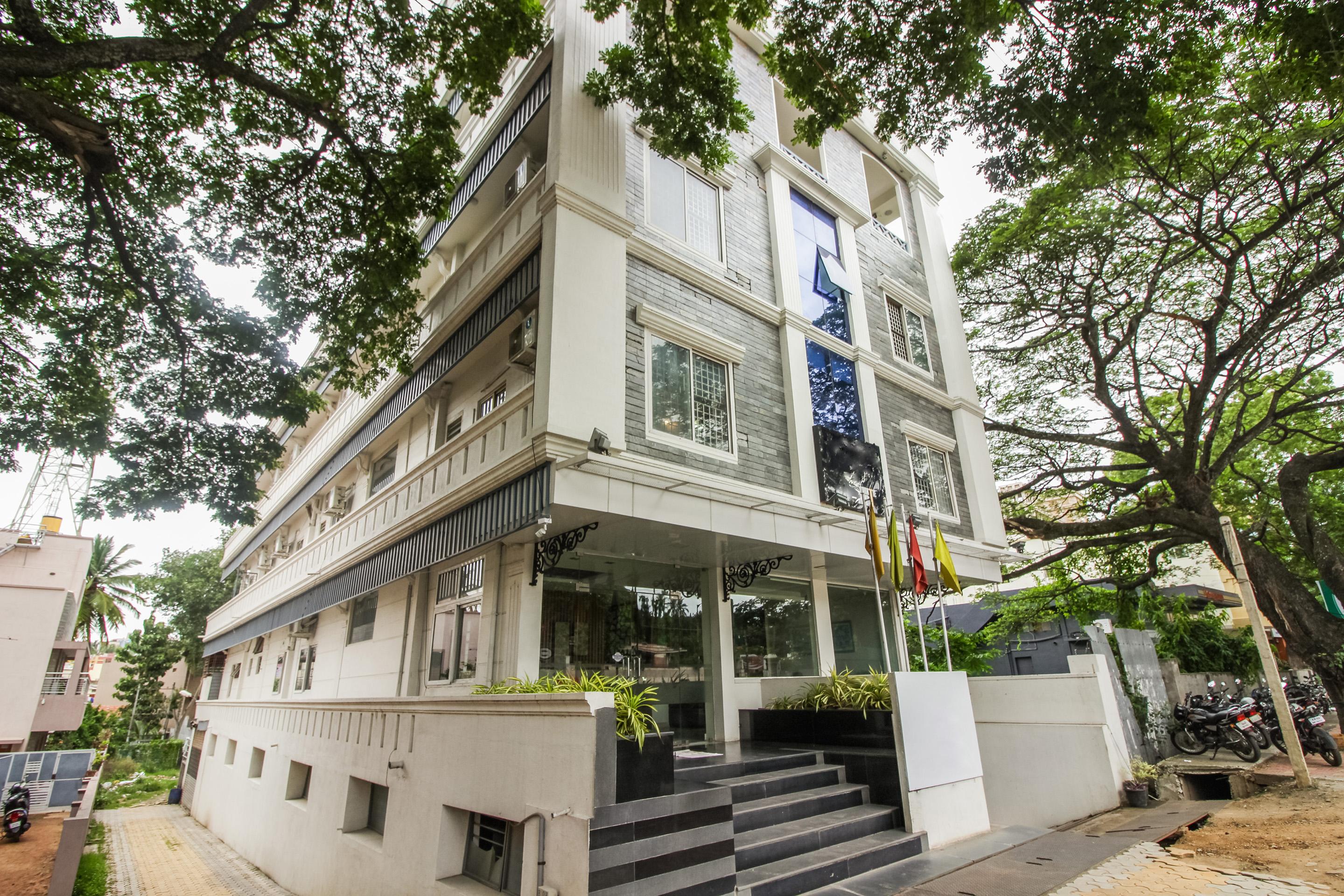 Hotel White Parrot Mysore Exteriör bild