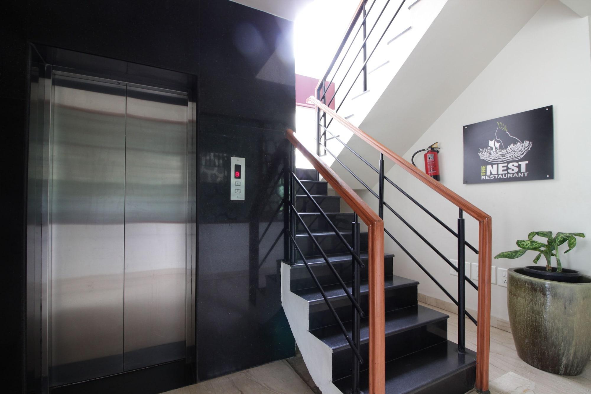 Hotel White Parrot Mysore Exteriör bild