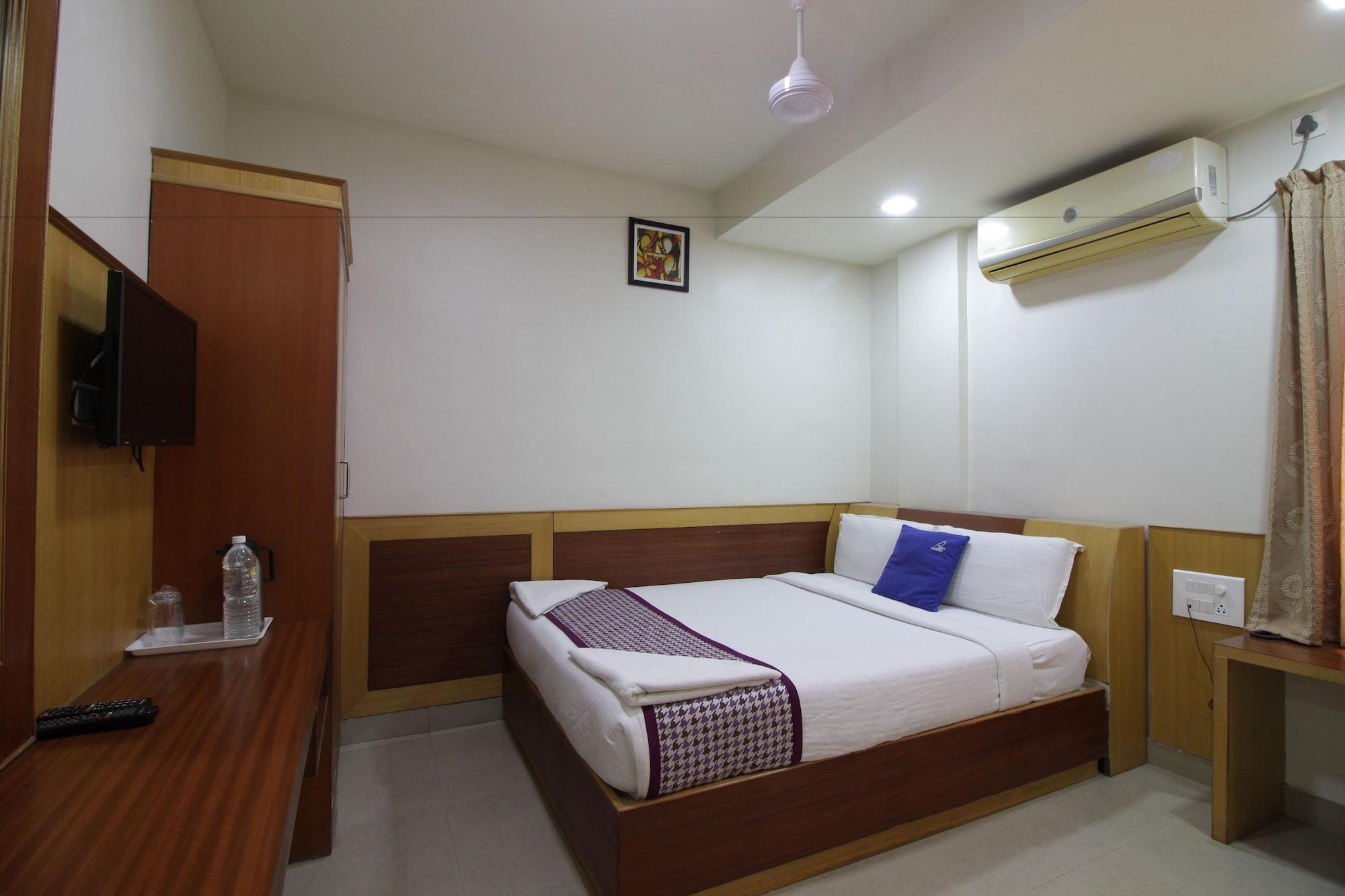Hotel White Parrot Mysore Exteriör bild