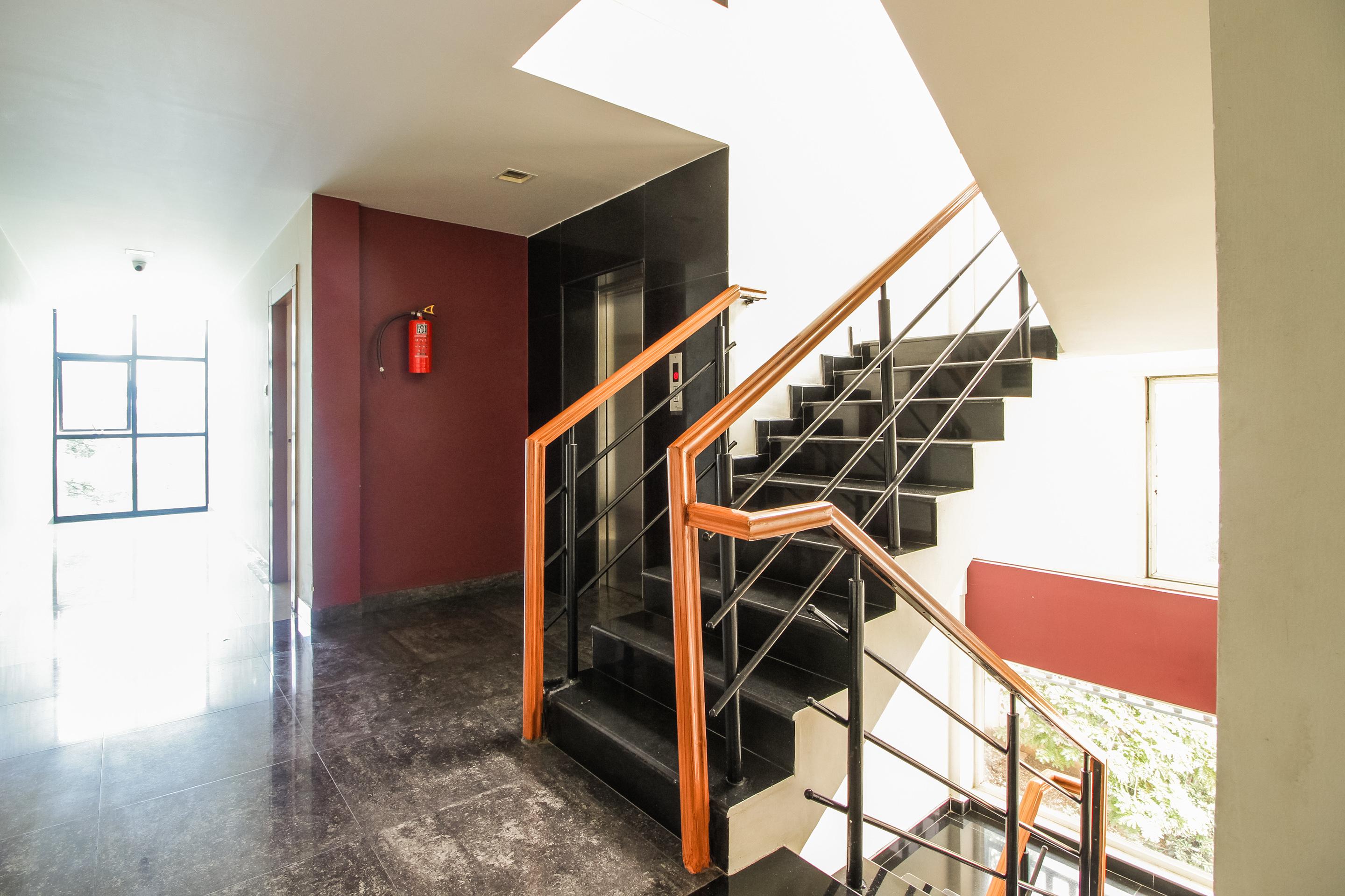 Hotel White Parrot Mysore Exteriör bild