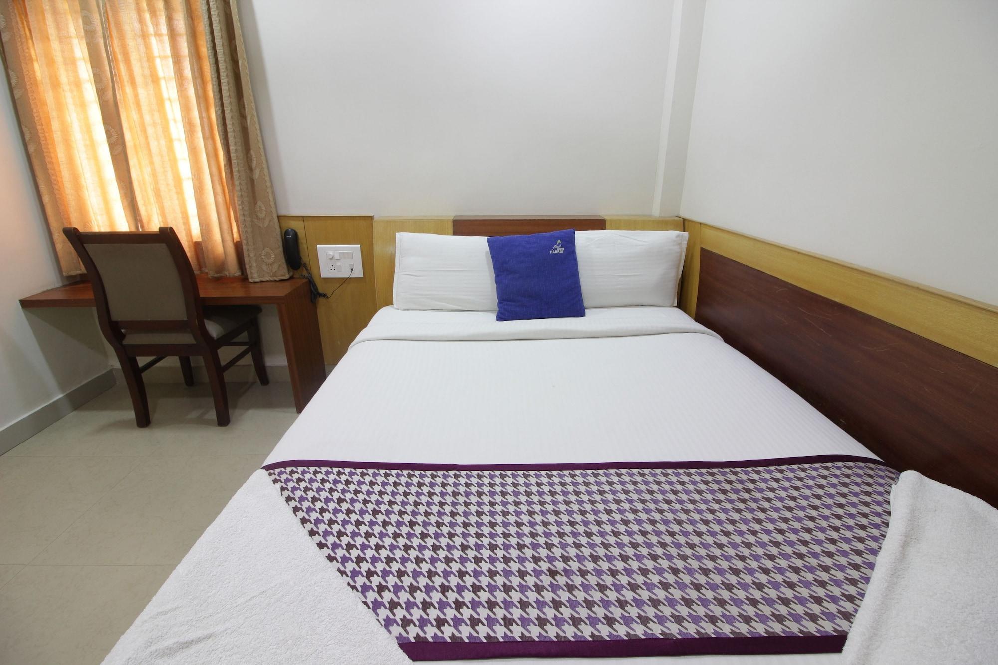 Hotel White Parrot Mysore Exteriör bild