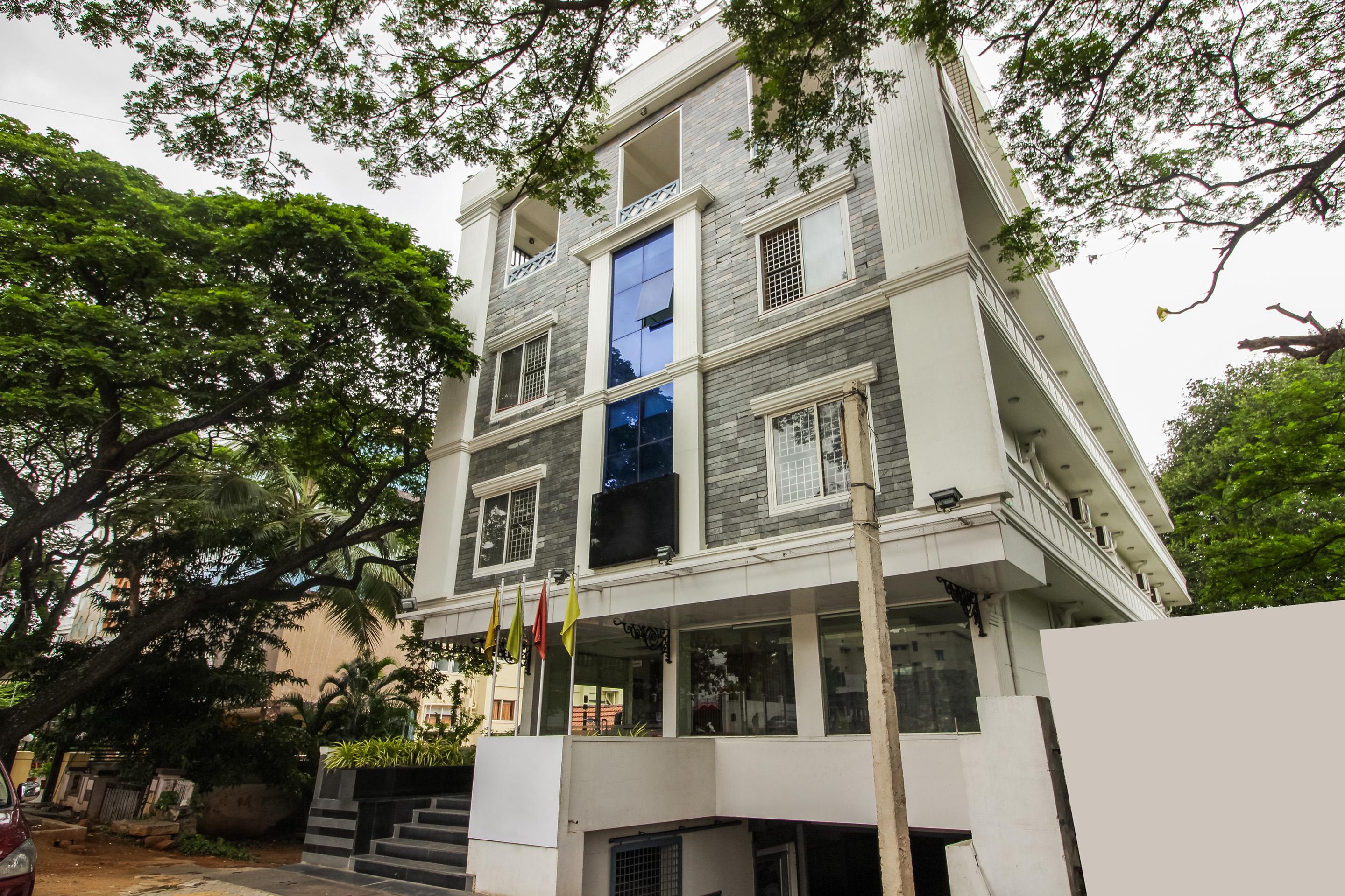 Hotel White Parrot Mysore Exteriör bild