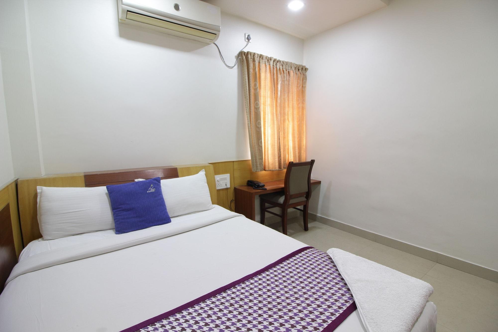 Hotel White Parrot Mysore Exteriör bild