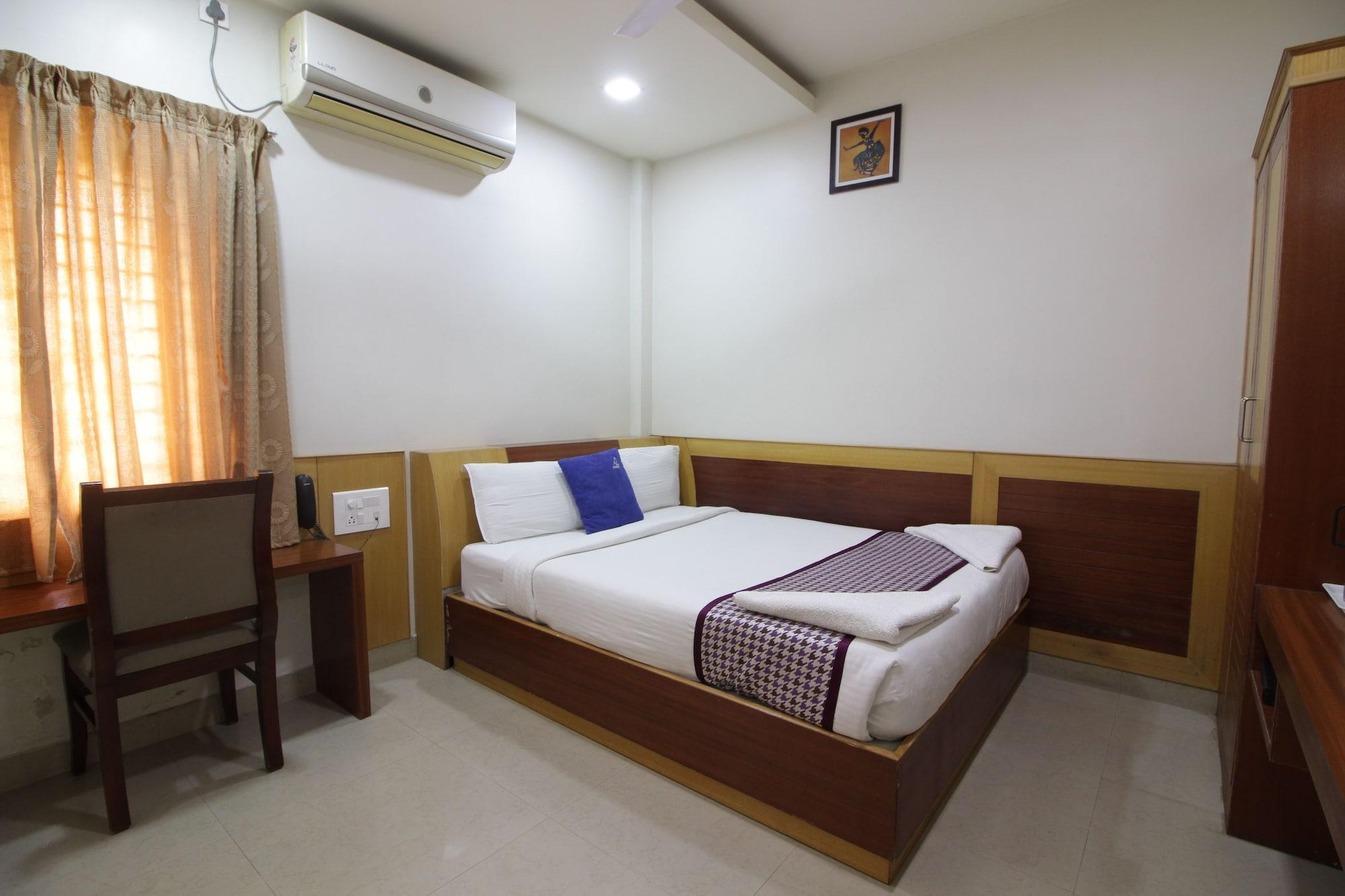 Hotel White Parrot Mysore Exteriör bild