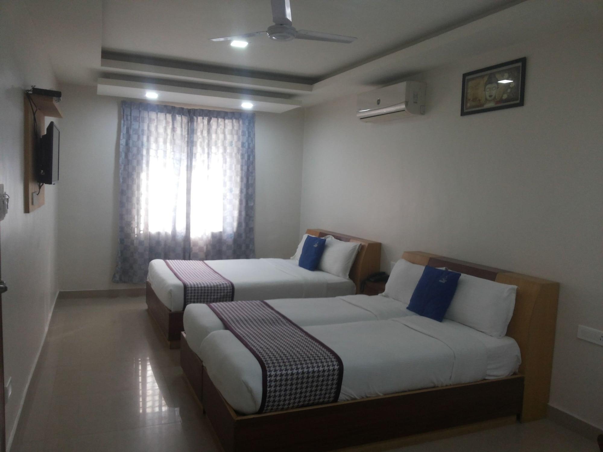 Hotel White Parrot Mysore Exteriör bild