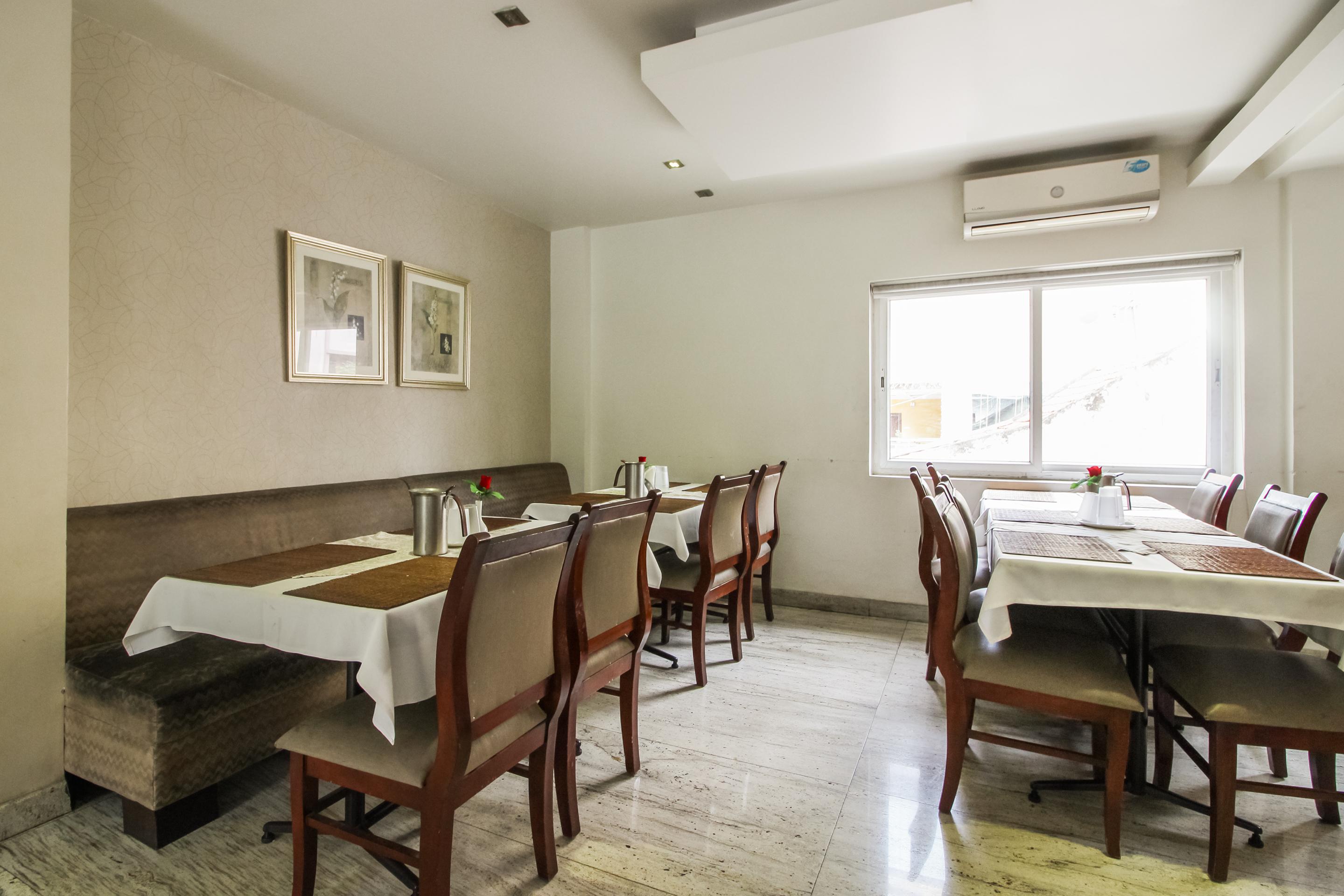 Hotel White Parrot Mysore Exteriör bild