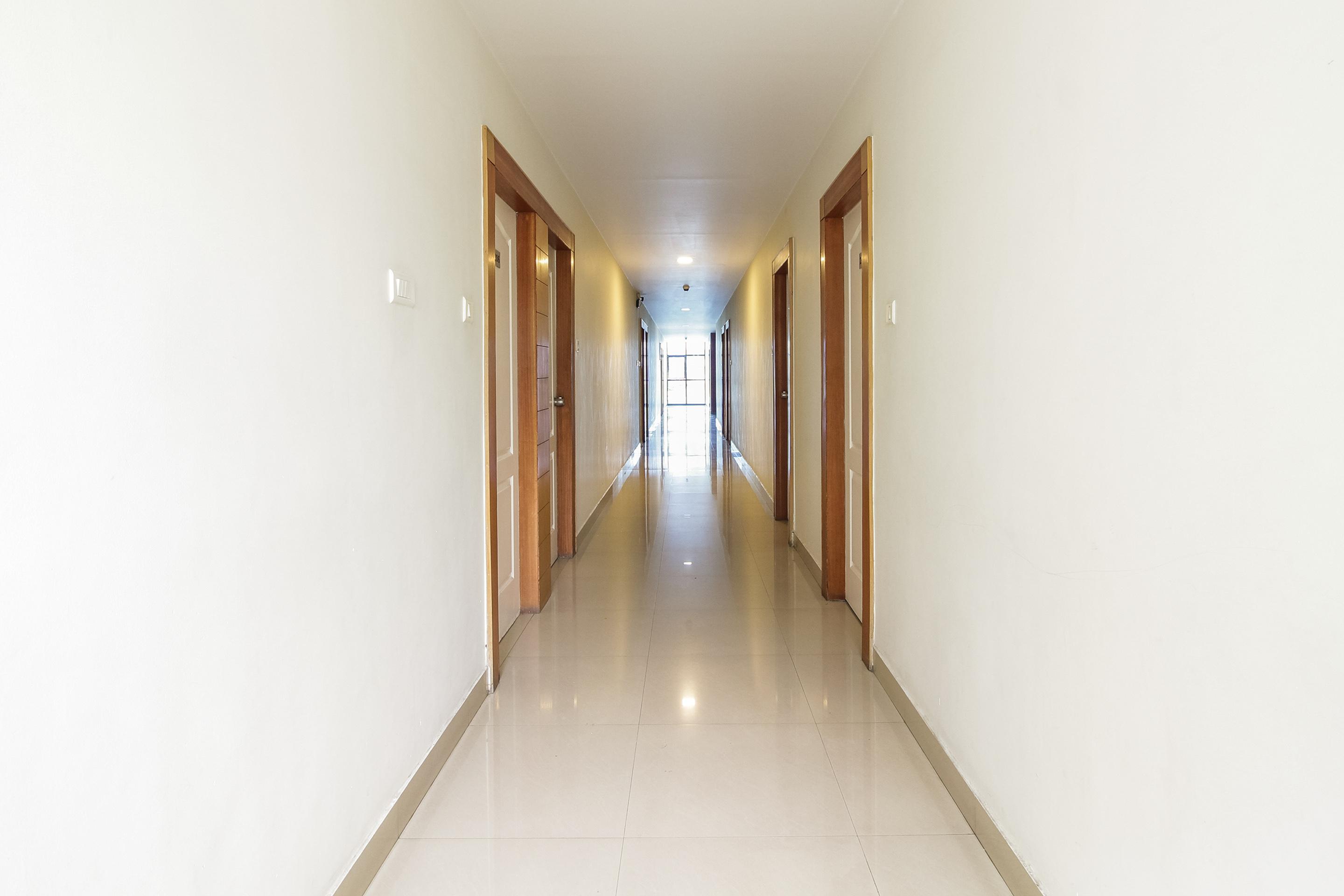 Hotel White Parrot Mysore Exteriör bild