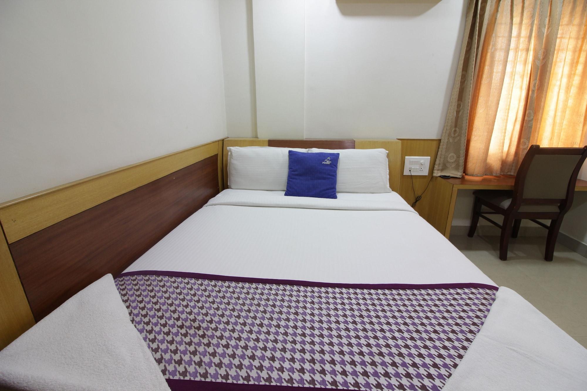 Hotel White Parrot Mysore Exteriör bild
