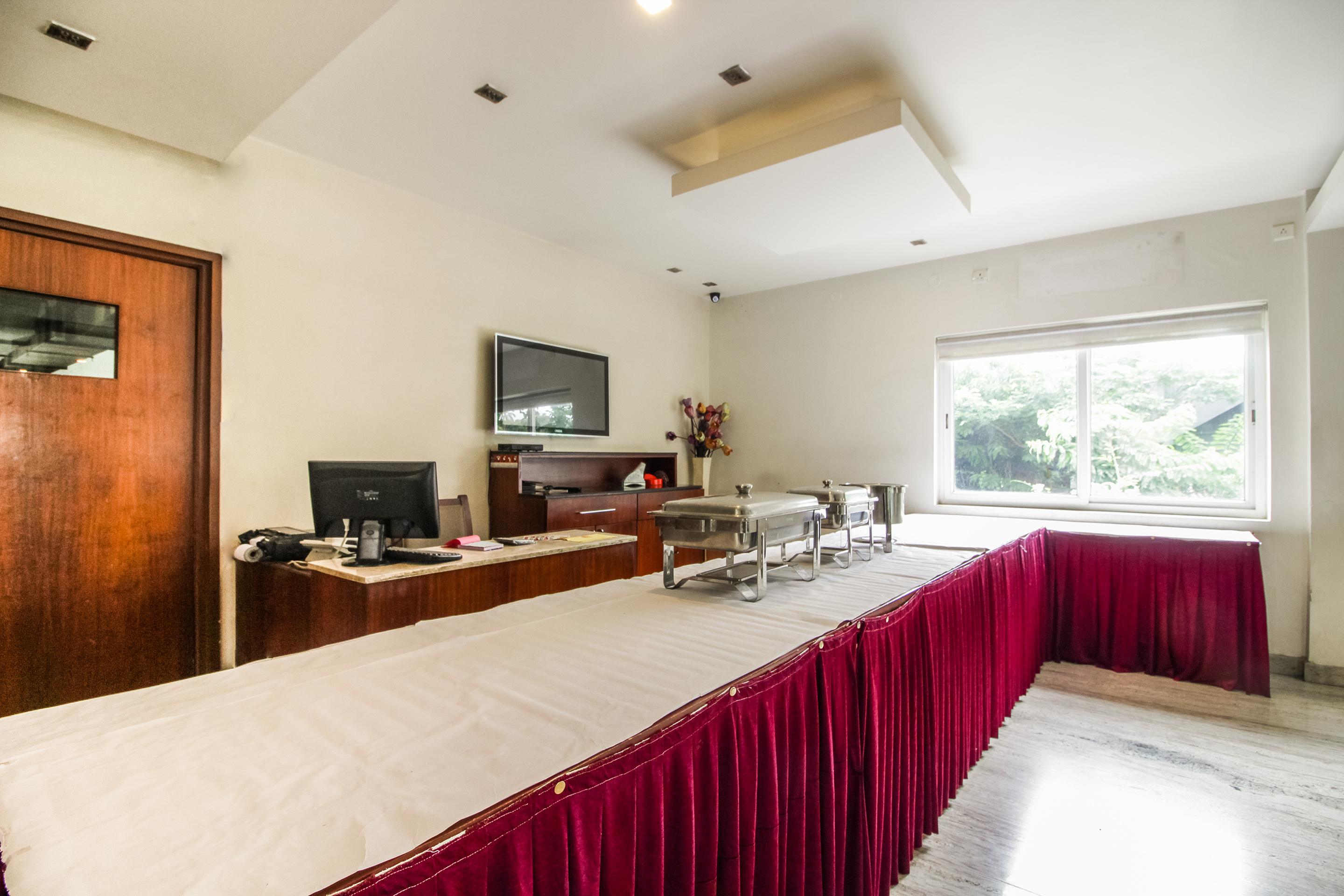 Hotel White Parrot Mysore Exteriör bild